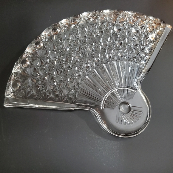 (4) Vntg 10 5/8" "Daisy & Button Clear" Fan Snack Plate by Anchor Hocking - Picture 9 of 15